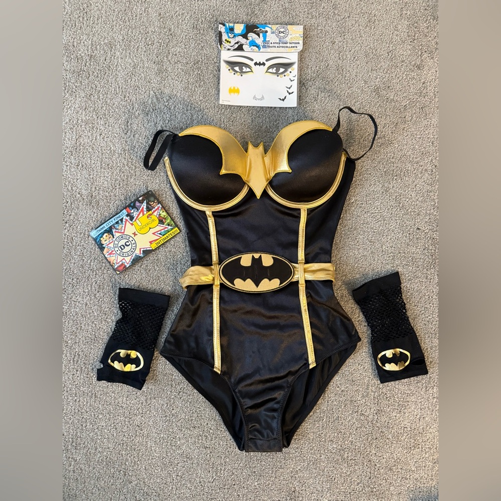 DC Comics Black & Gold Batgirl Corset-Style Bandeau Bodysuit